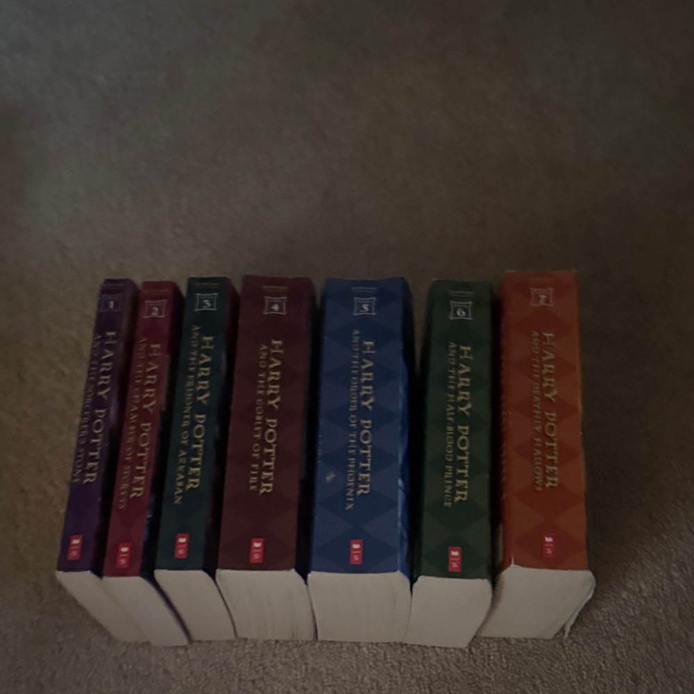 Warner Bros. Harry Potter Book Set - Purple, Red, Blue, Green, Orange